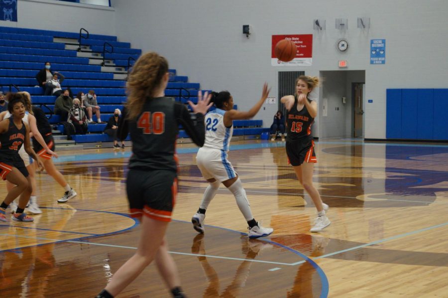 Hayes basketball player pass the ball to a teammate.