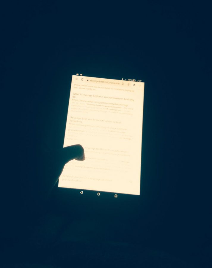Picture of bright phone screen in dark room