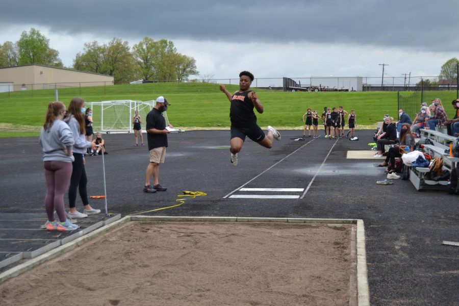 Pictures athlete mid air after jump.