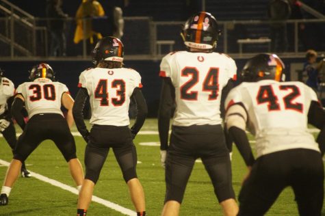 Pacers line up to kick the ball during the second quarter.