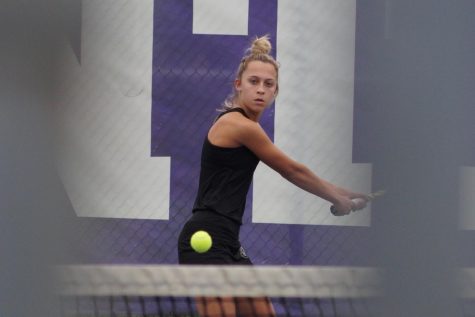 Cassie Klumpp plays tennis.