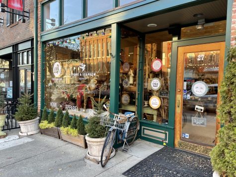 Stone & Sparrow storefront decorated for the holidays.