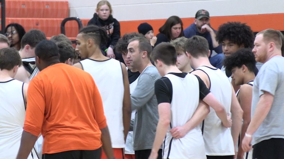 Boys basketball team scrimmages to prepare for season