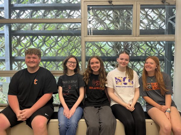 The new Editorial staff for the 2025-2026 school year.