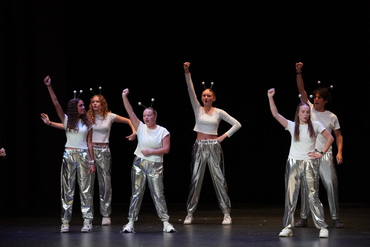 Houk aliens do their dance.